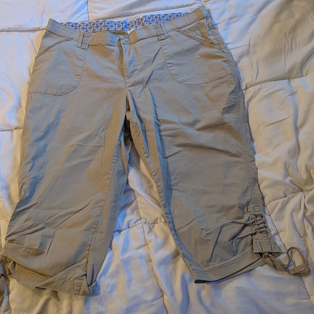 Lee Women's Tan Capris